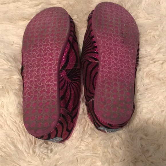 Girls TOMS glitter slip on’s - Picture 5 of 6